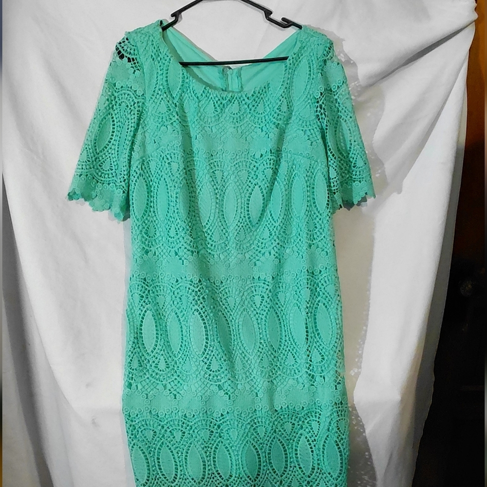 Elegant Lace Midi Dress in Teal